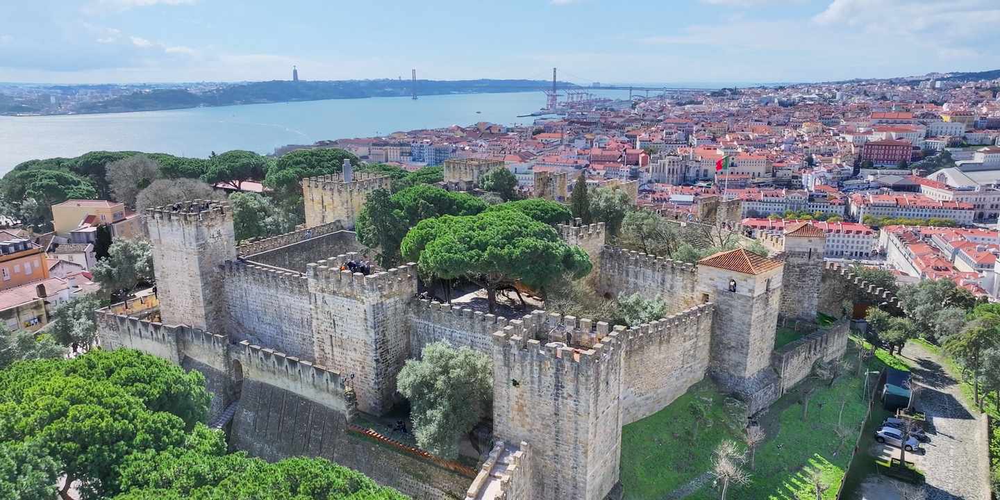 portugal-lissabon-castelo-de-sao-jorge-alfama-tejo-aussicht-g-2260229184.jpg