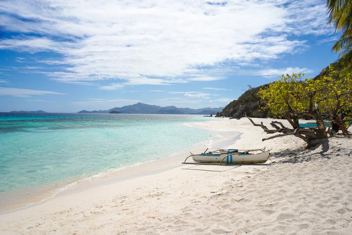 philippinen-tropischer-strand-g-1139911270.jpg