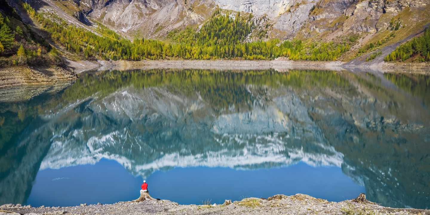 schweiz-wallis-lac-de-tseuzier-bergsee-bergpanorama-sehenswuerdigkeit-g-157649694.jpg