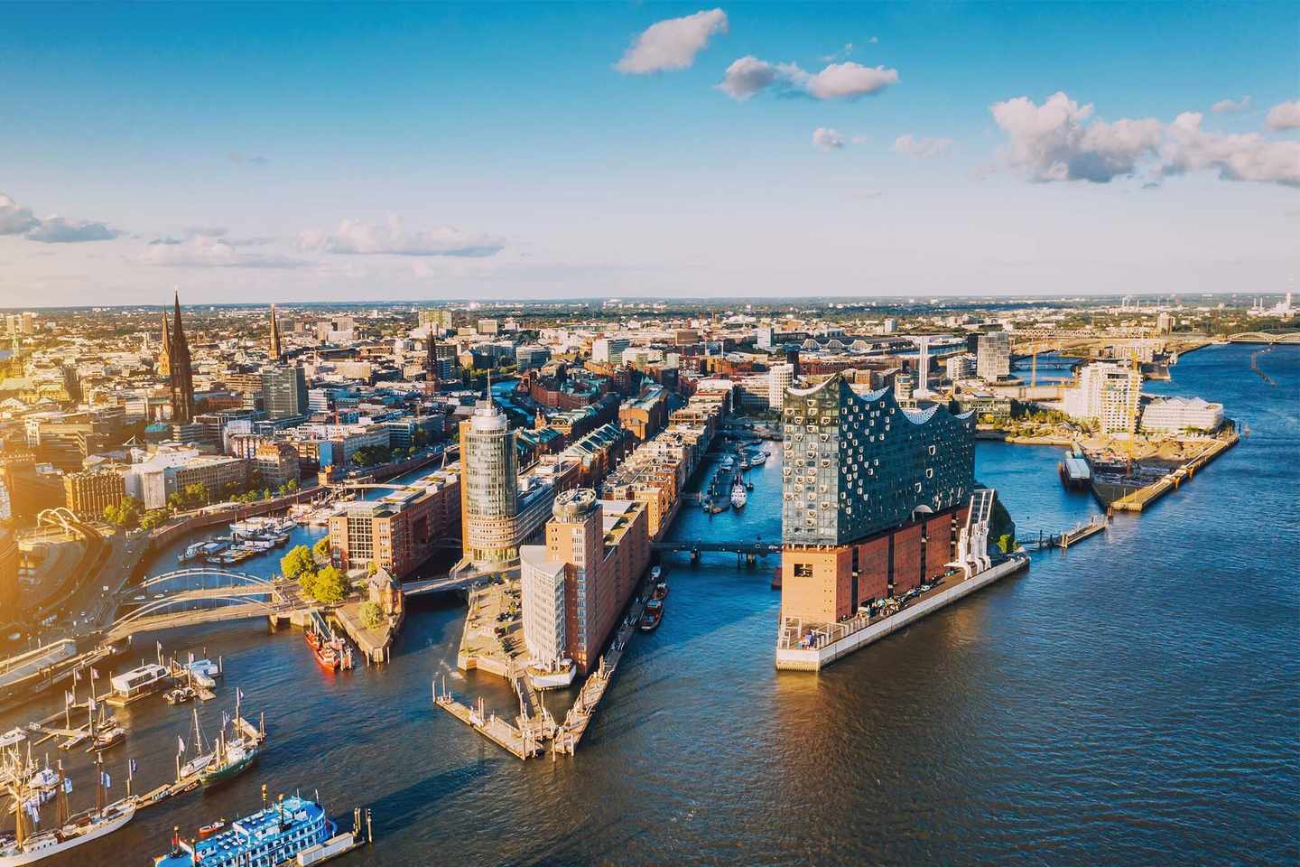 deutschland-staedtreisen-hamburg-drohnenaufnahme-speicherstadt-g-1167527477.jpg