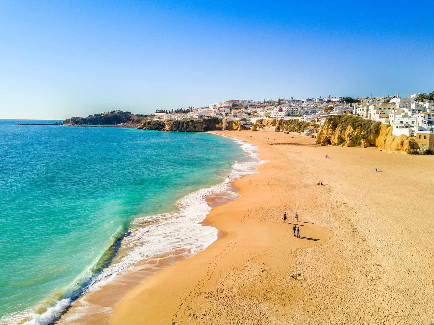 portugal-algarve-albufeira-strand-klein-g-955186630.jpg