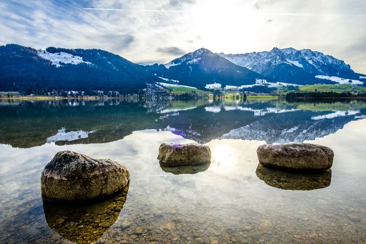 oesterreich-tirol-walchsee-see-g-887138294.jpg