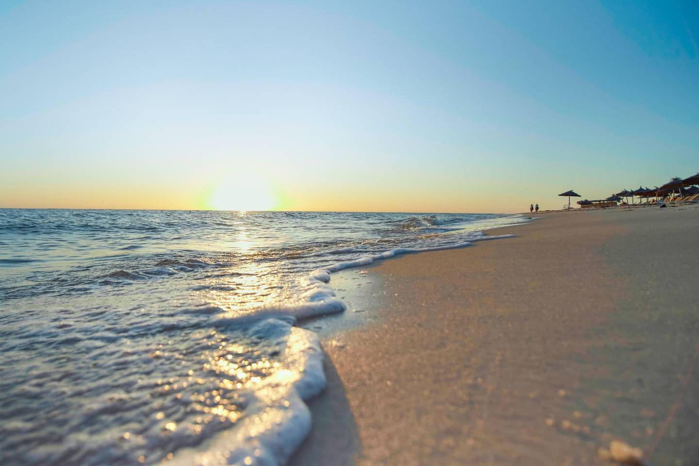 tunesien-strand-sonnenuntergang-g-1394030623.jpg