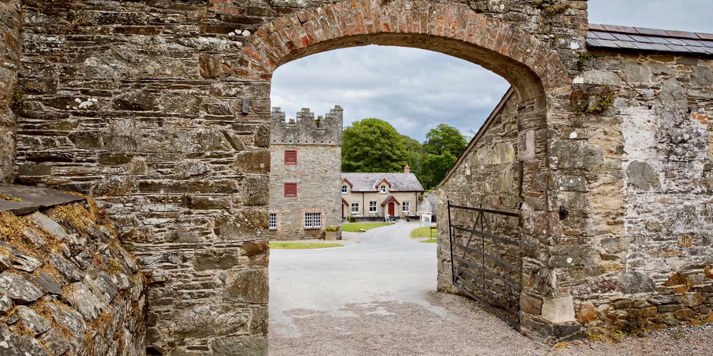 nordirland-castle-ward-game-of-thrones-drehort-winterfell-s-528428_AdobeStock_782994343.jpeg