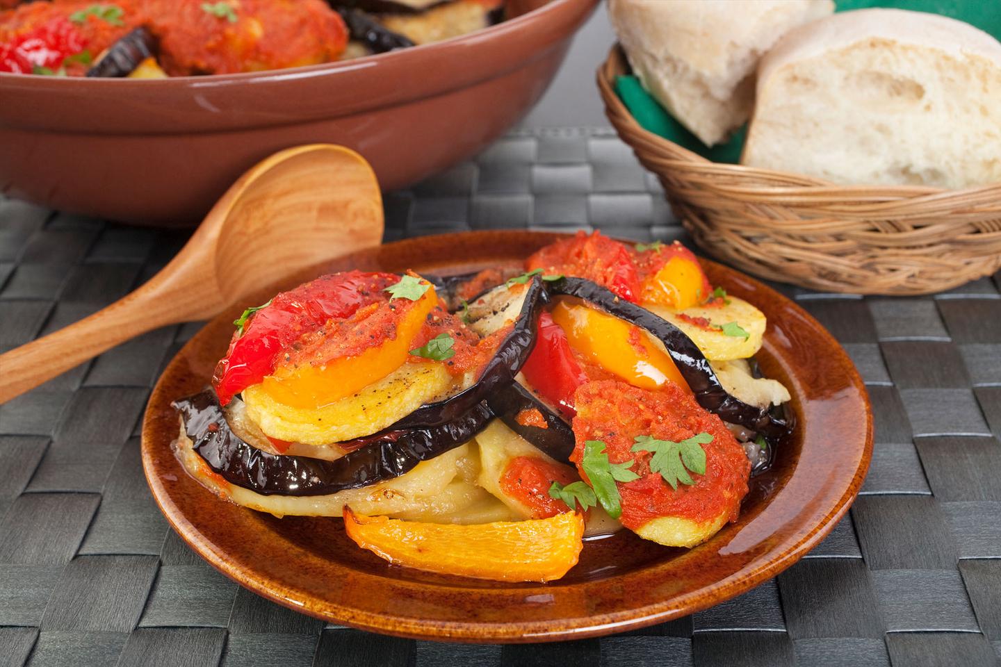 spanien-mallorca-kulinarik-veganer-spanischer-eintopf-tumbet-g-176809920.jpg