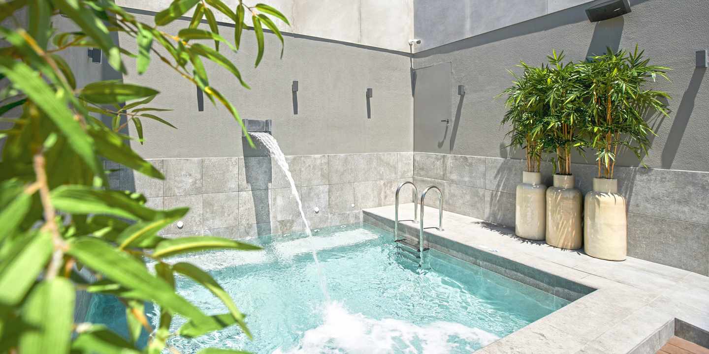 portugal-lissabon-portobay-marques-hotel-wellnessurlaub-spa-pool-innenhof-DER1458748.jpg
