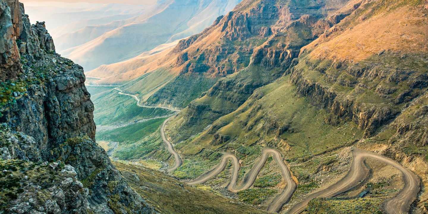 suedafrika-sani-pass-schotterstraße-g-1377737208.jpg