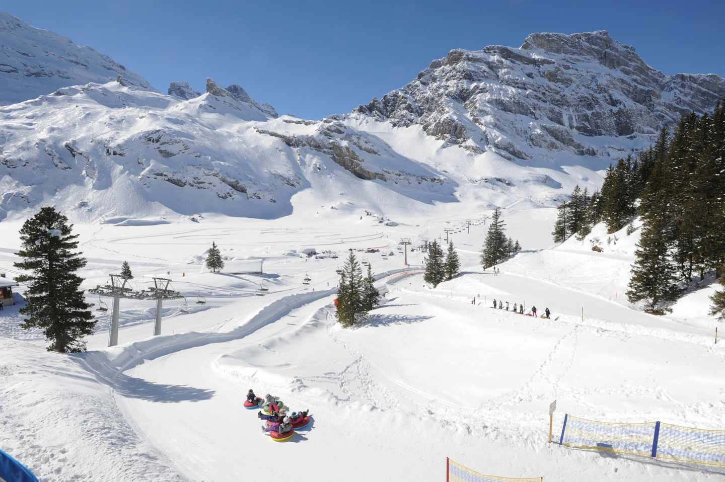 schweiz-snowtubing-engelberg-g-498495469.jpg