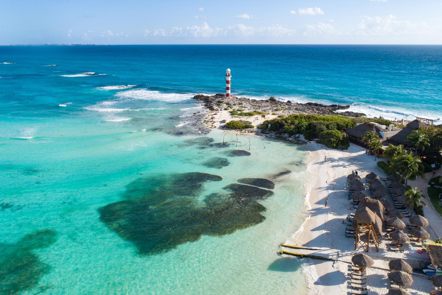 mexiko-cancun-strand-leuchtturm-luftaufnahme-g-1303792679.jpg