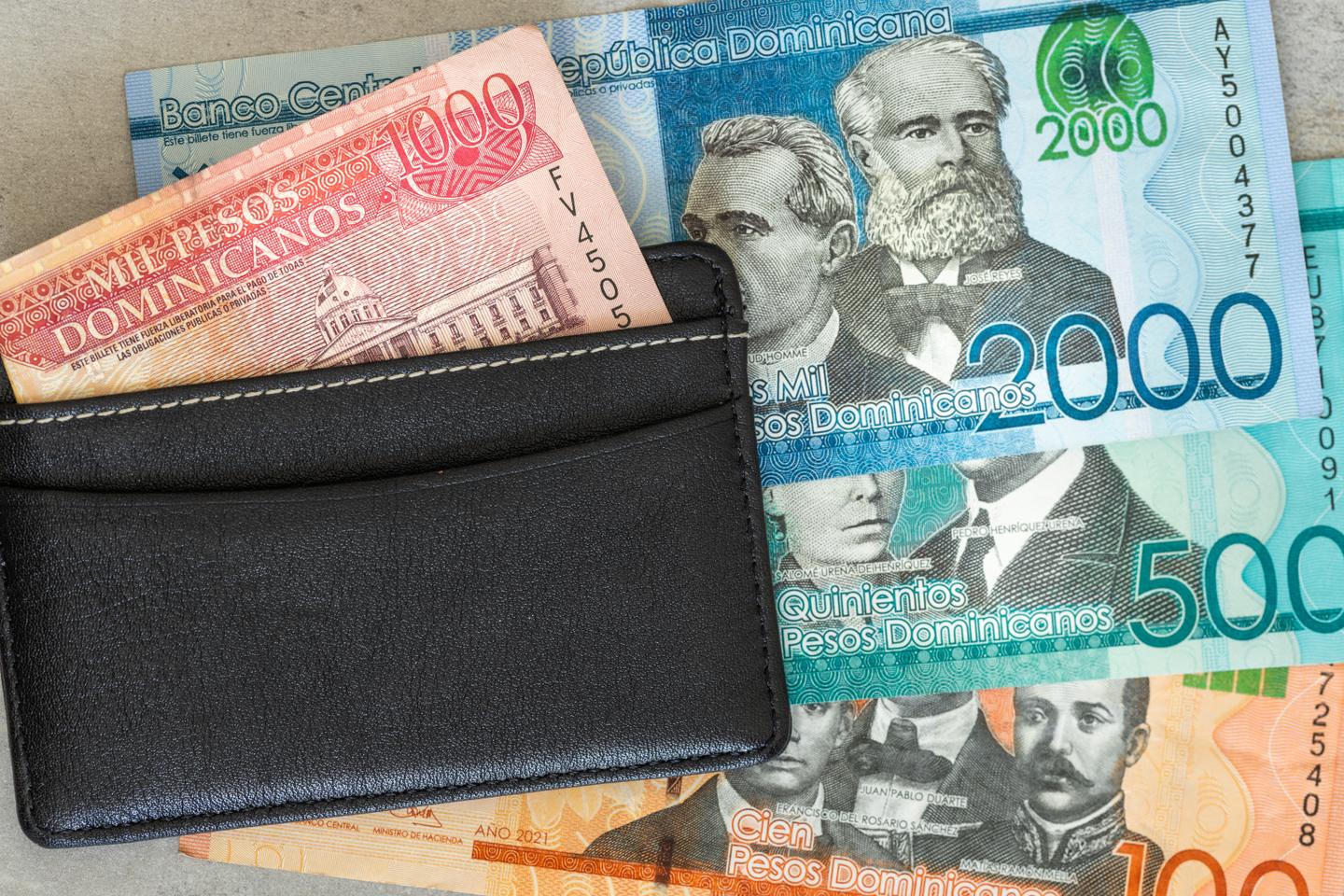 dom-rep-waehrung-pesos-banknoten-portemonnaie-g-1479470458.jpg