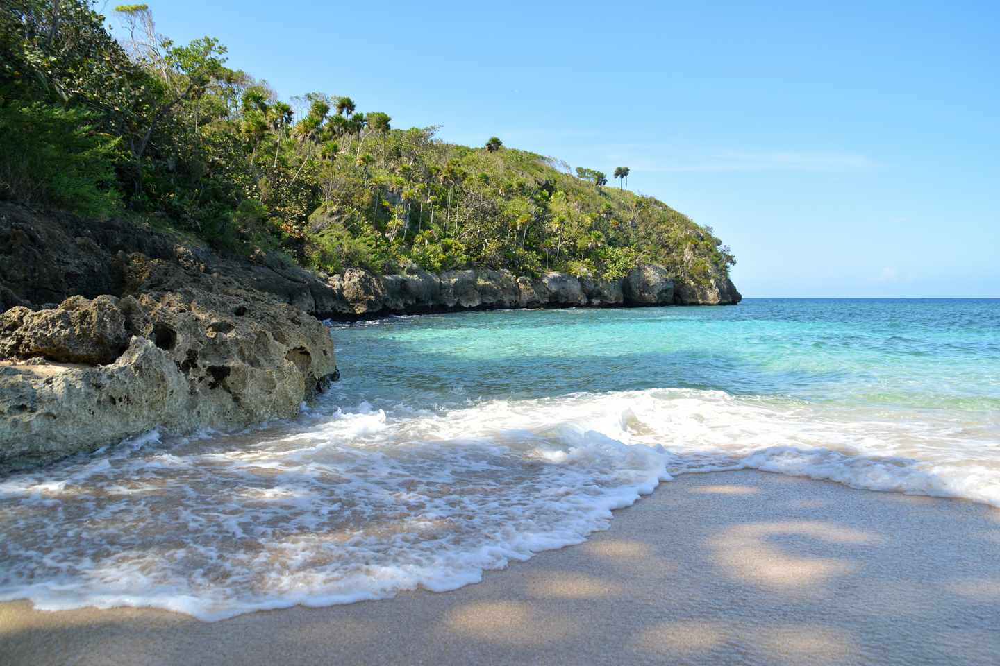 jamaika-ochos-rios-malerische-aussicht-auf-meer-strand-g-2164616226.jpg