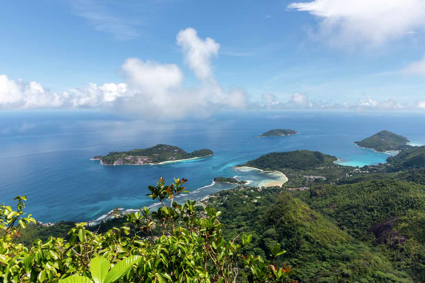 seychellen-mahe-kueste-vom-morne-blanc-view-point-g-1413214008.jpg
