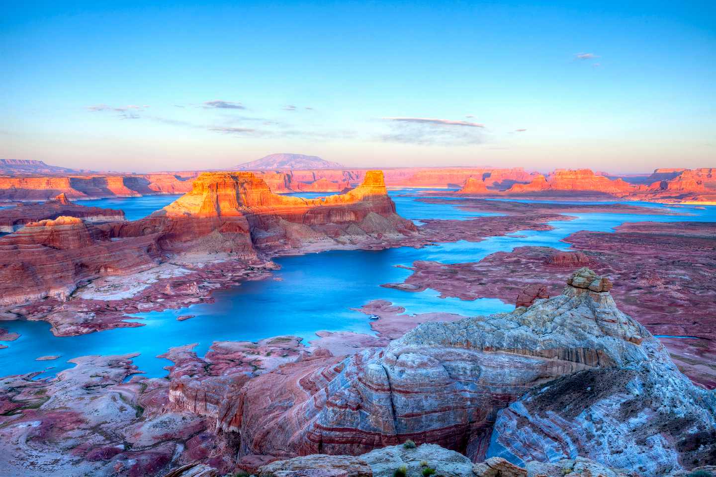 usa-arizona-lake-powell-t-480857752.jpg