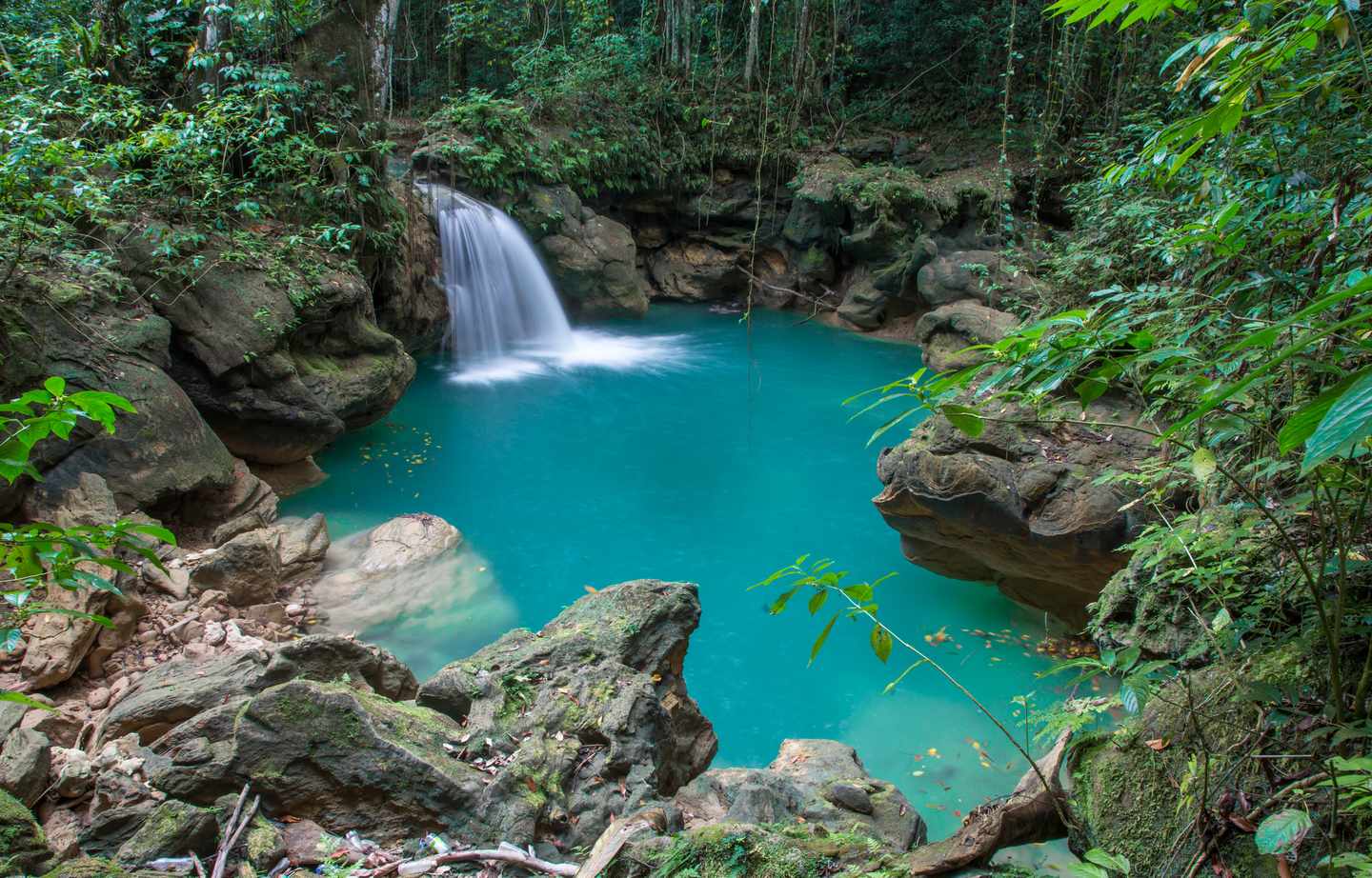 jamaika-wasserfall-tropisch-im-gruenen-g-1362284659.jpg