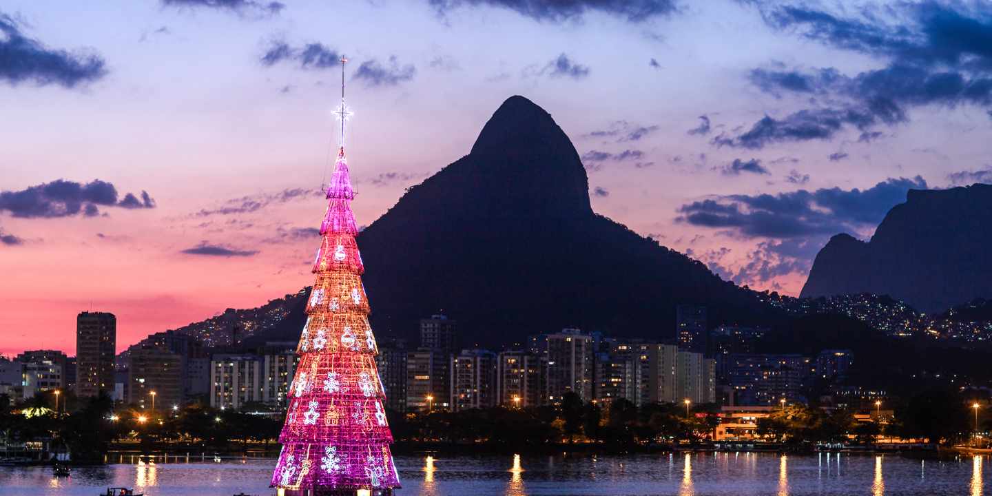brasilien-rio-de-janeiro-weihnachtsbaum-zuckerhut-g-1299905258.jpg