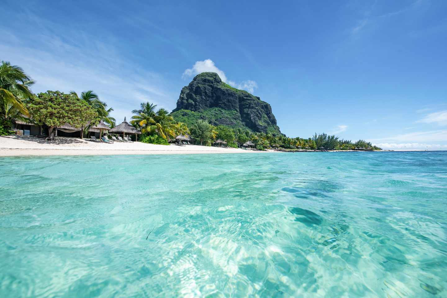 mauritius-le-morne-beach-luxury-resort-g-1207340478.jpg