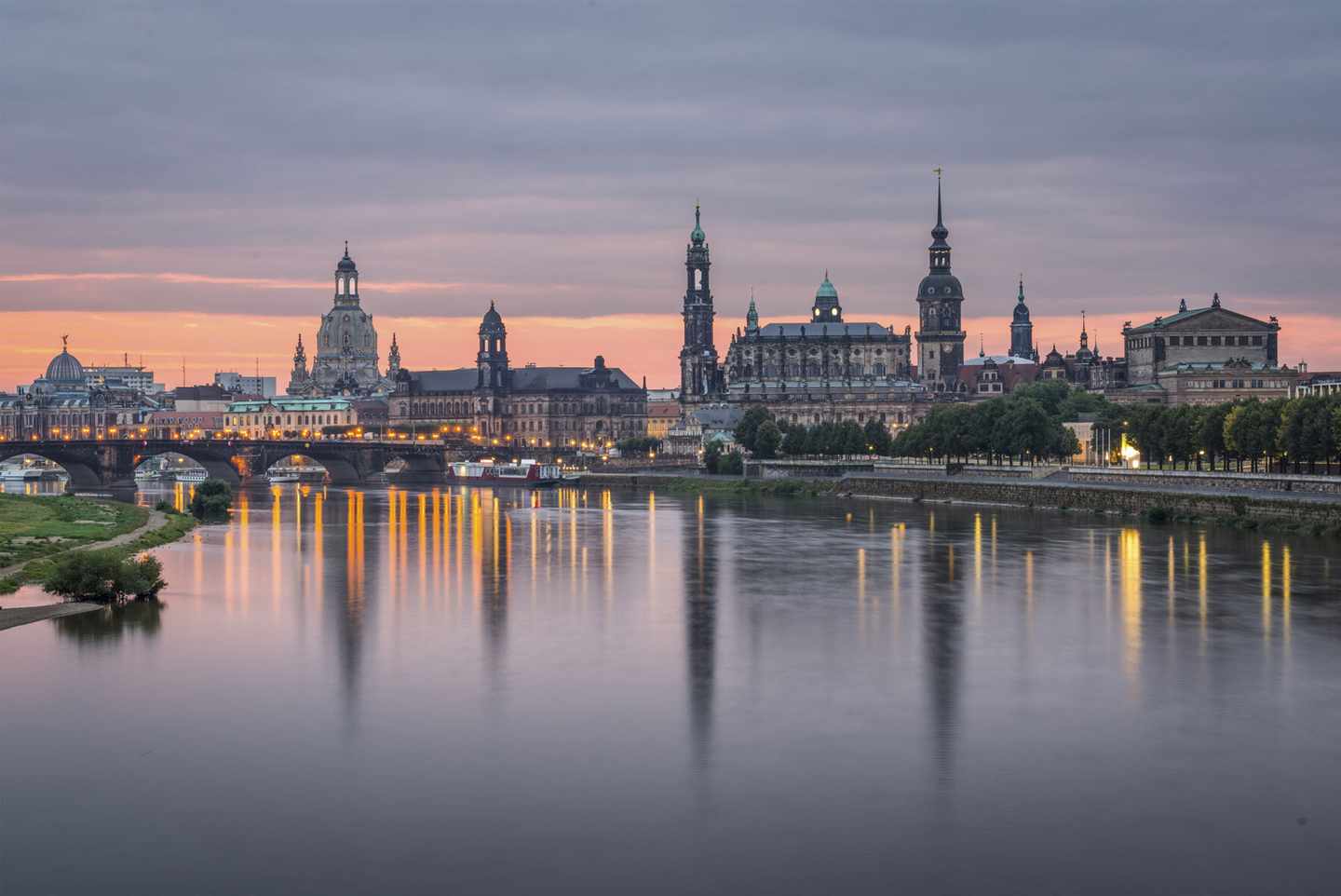 dresden-t-475459113.jpg