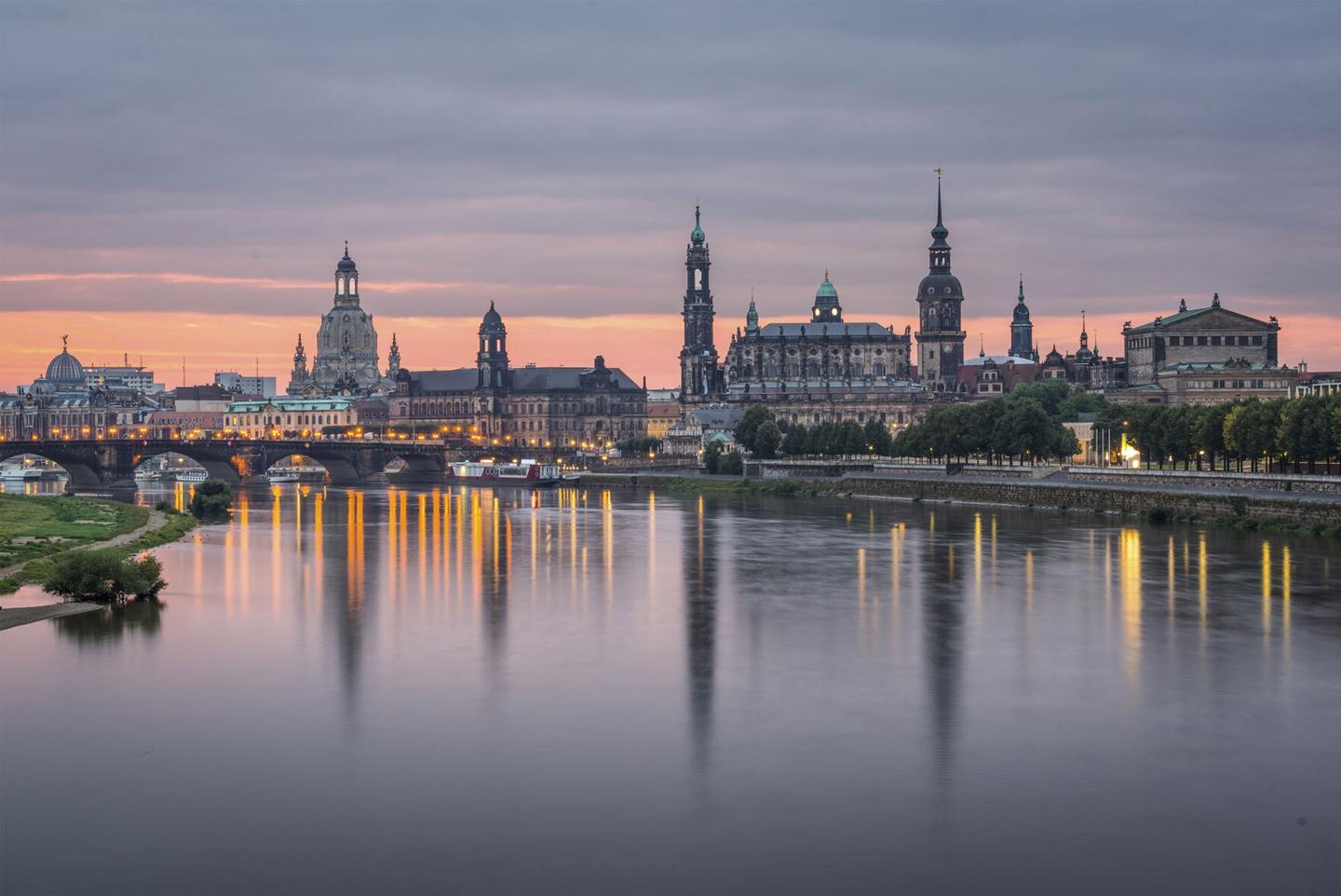 dresden-t-475459113.jpg
