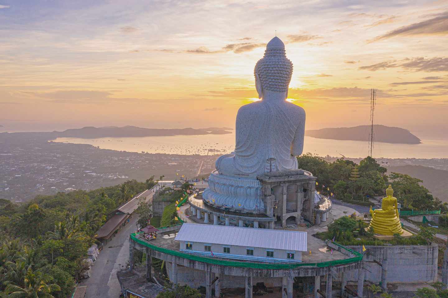 thailand-strandurlaub-phuket-big-buddha-beim-sonnenuntergang-g-1240088092.jpg