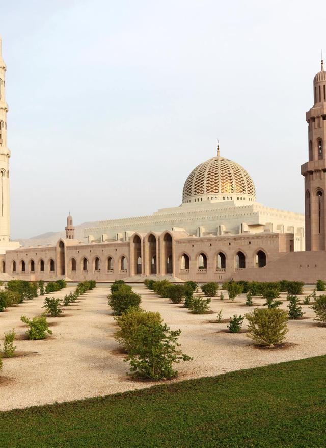 7 Stunden Direktflug Moschee im Oman