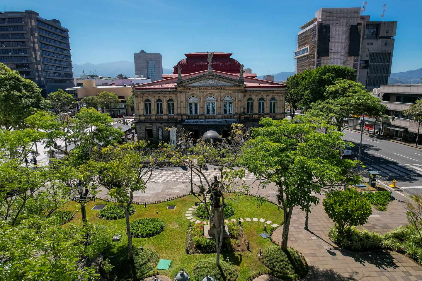 costa-rica-plaza-de-la-cultura-nationaltheater-g-1489924466.jpg