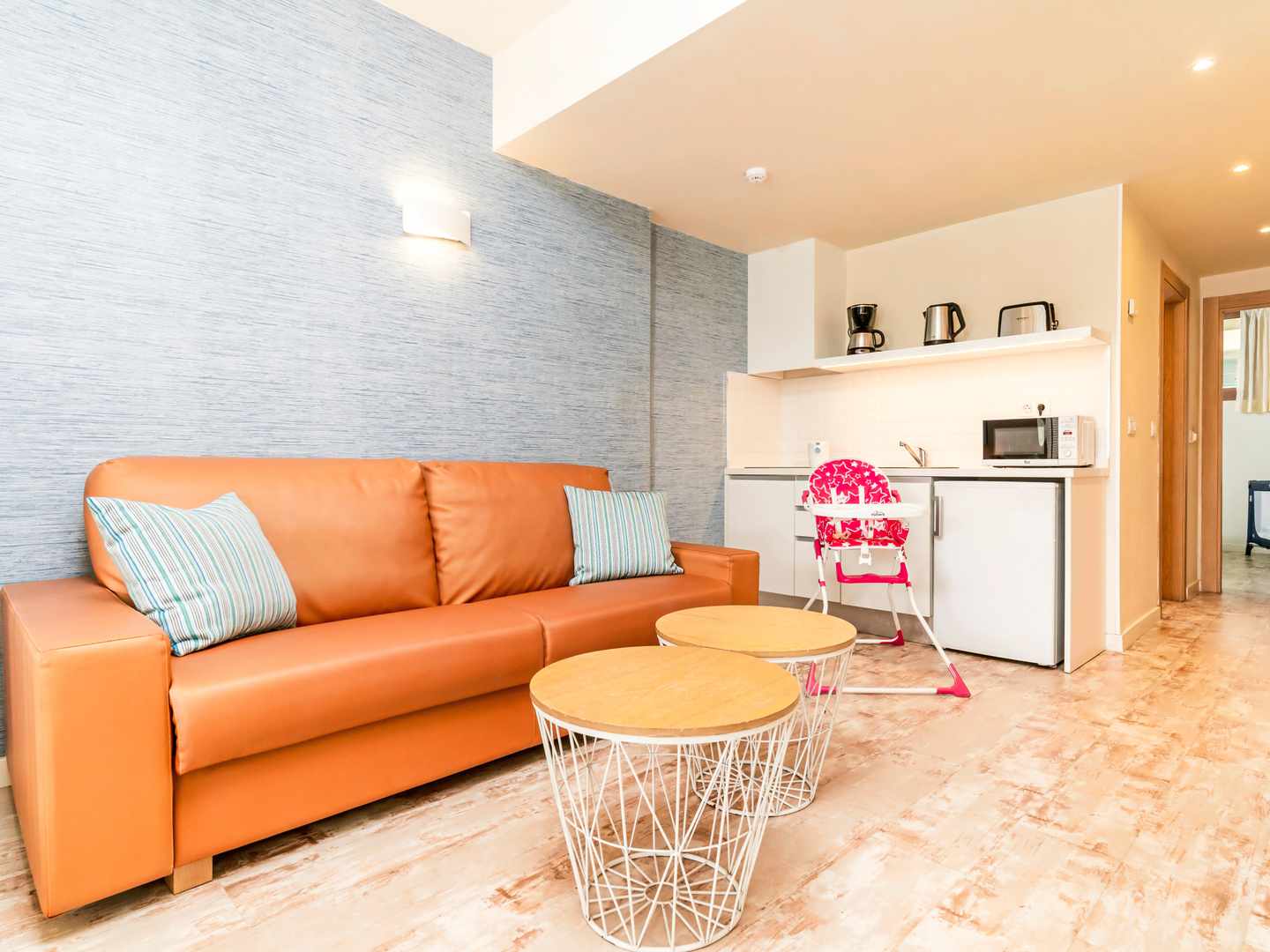 blt6350071c85a47f21-spanien-kanaren-teneriffa-hovima-la-pinta-beachfront-family-hotel-h-DER1590173.jpg Familienfreundliches Apartment mit Küche und Hochstuhl im La Pinta Hotel – eines der besten Familienhotels auf den Kanaren