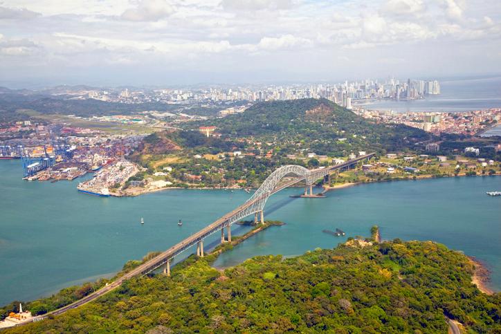 suedamerika-panama-bruecke-nord-und-sued-amerika-g-459047241.jpg