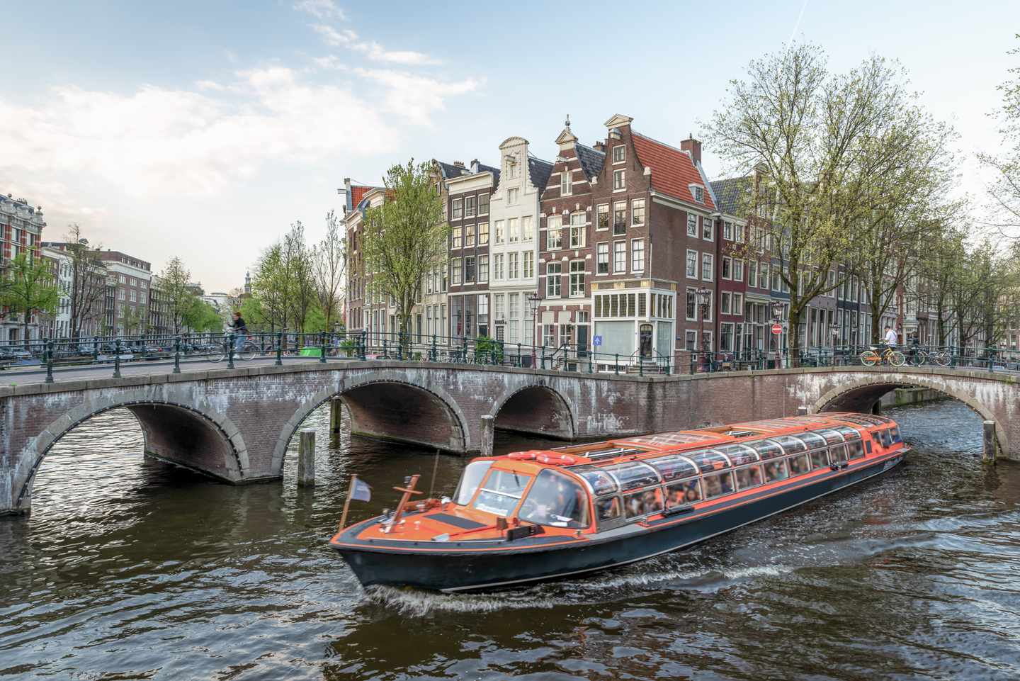 niederlande-amsterdam-kanal-boot-g-1158622677_bearbeitet.jpg