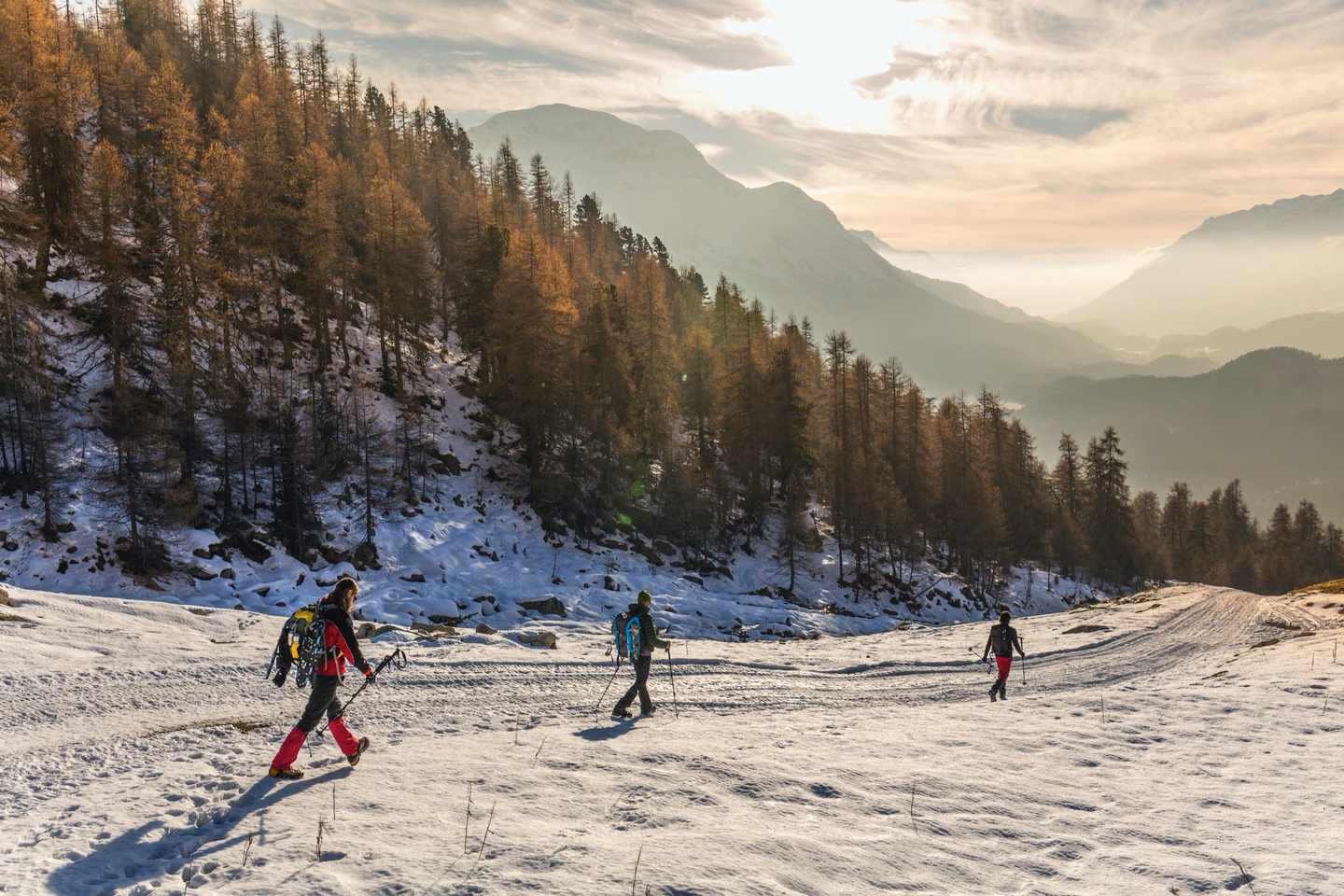 wandern-winter-personen-sonnenuntergang-g-636216594.jpg