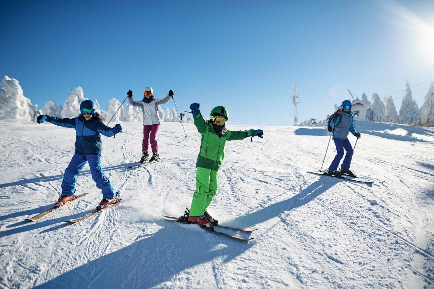 familie-skipiste-g-1125452768.jpg