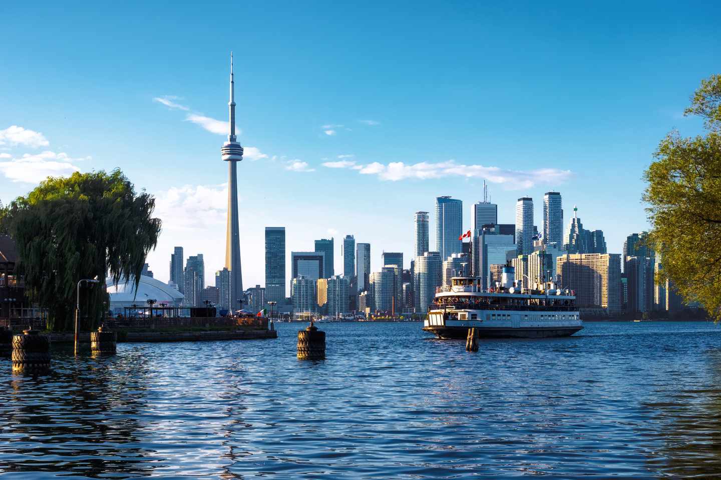 kanada-ontario-toronto-skyline-mit-wasserblick-g-1189739081.jpg