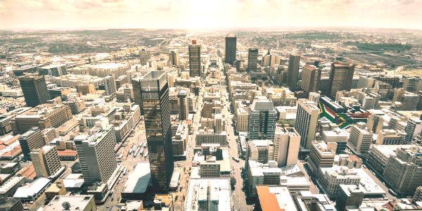 Johannesburg_Luftaufnahme_Stadt_GettyImages-911279140.jpg