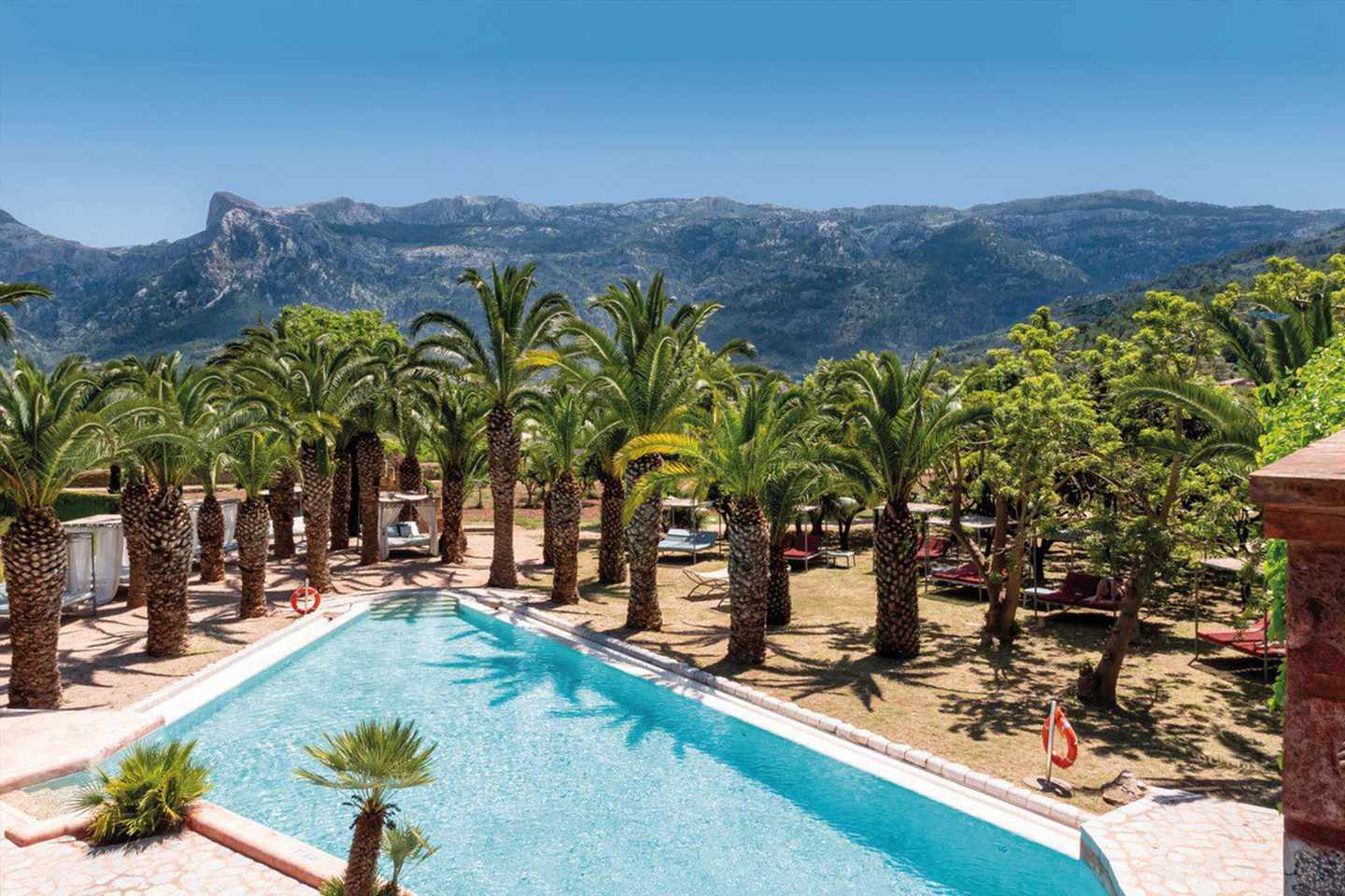 blt9bdb8e93da60af59-spanien-mallorca-westen-finca-ca-nai-der-atc-pmi14028b-2.jpg Schönste Hotels Mallorca: Pool mit Bergblick in der Finca Ca N’Ai