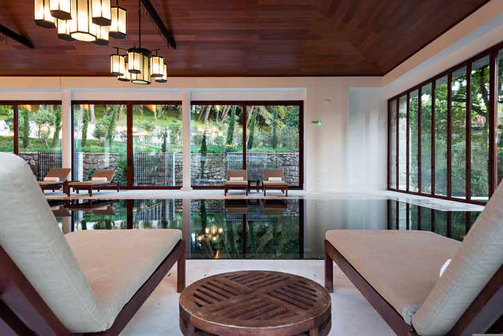 wellness-hotel-pool-g-478851742.jpg
