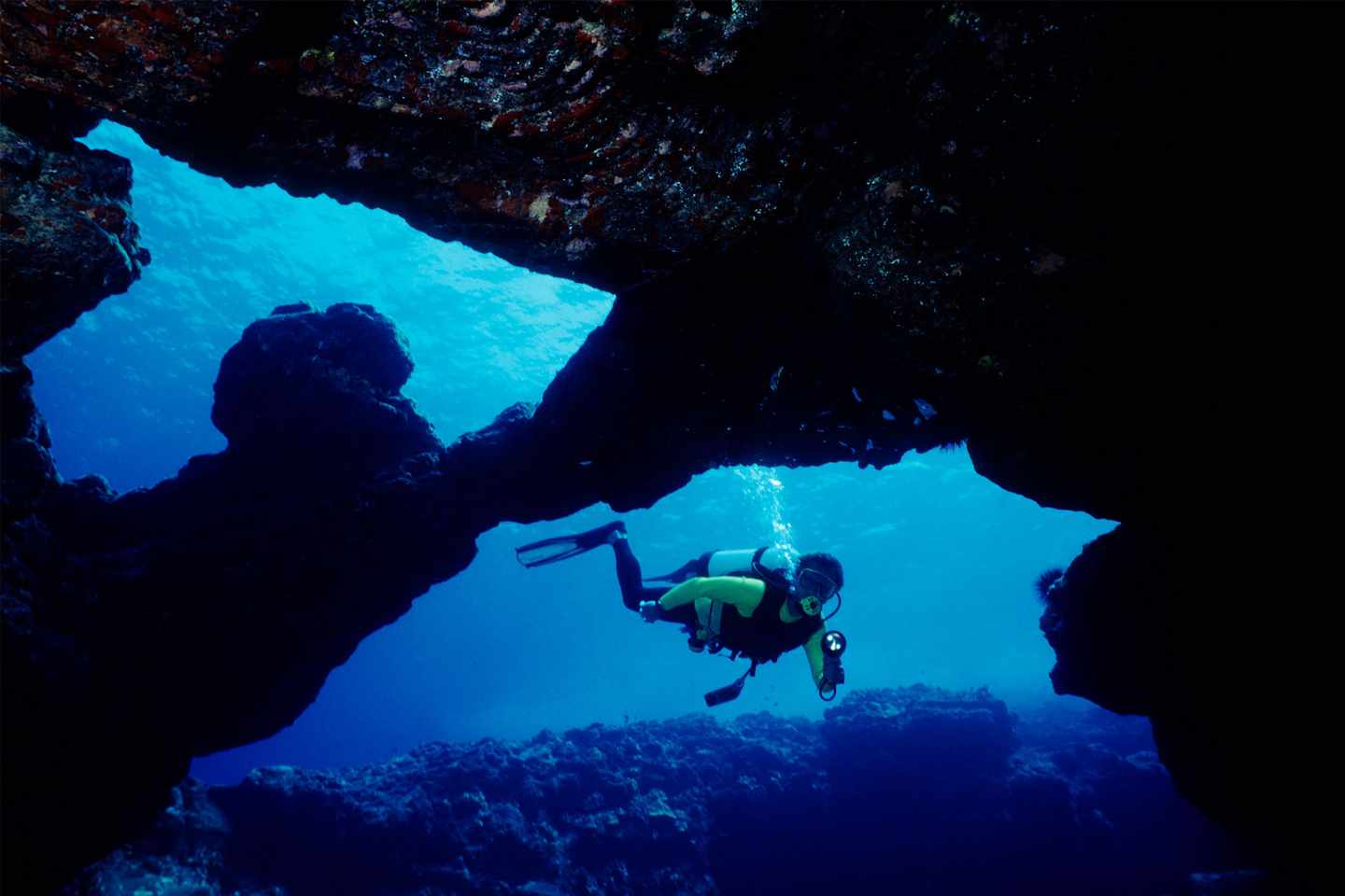 blt94ce2442ffa8f3fe-spanien-mallorca-osten-drachenhoehle-taucher-vor-unterwasser-hoehle-g-157195648.jpg Taucher in einer Höhle auf Mallorca