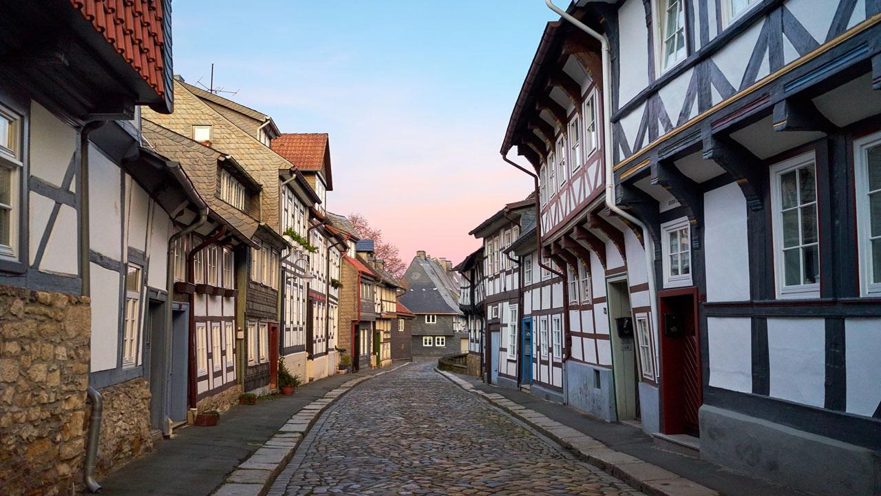 goslar-fachwerkhaeuser-t-596787660.jpg