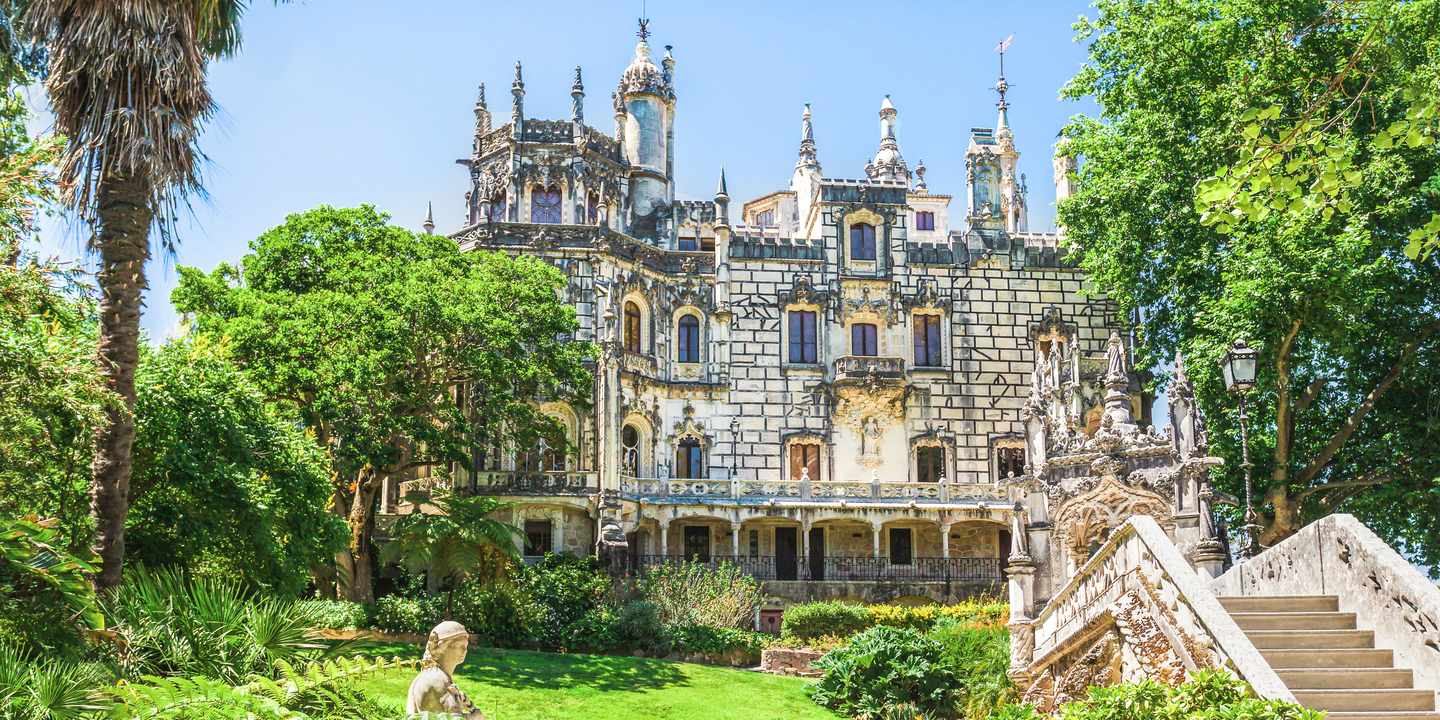 portugal-sintra-regaleira-palace-quinta-da-regaleira-palast-gartenanlage-s-249748213.jpg