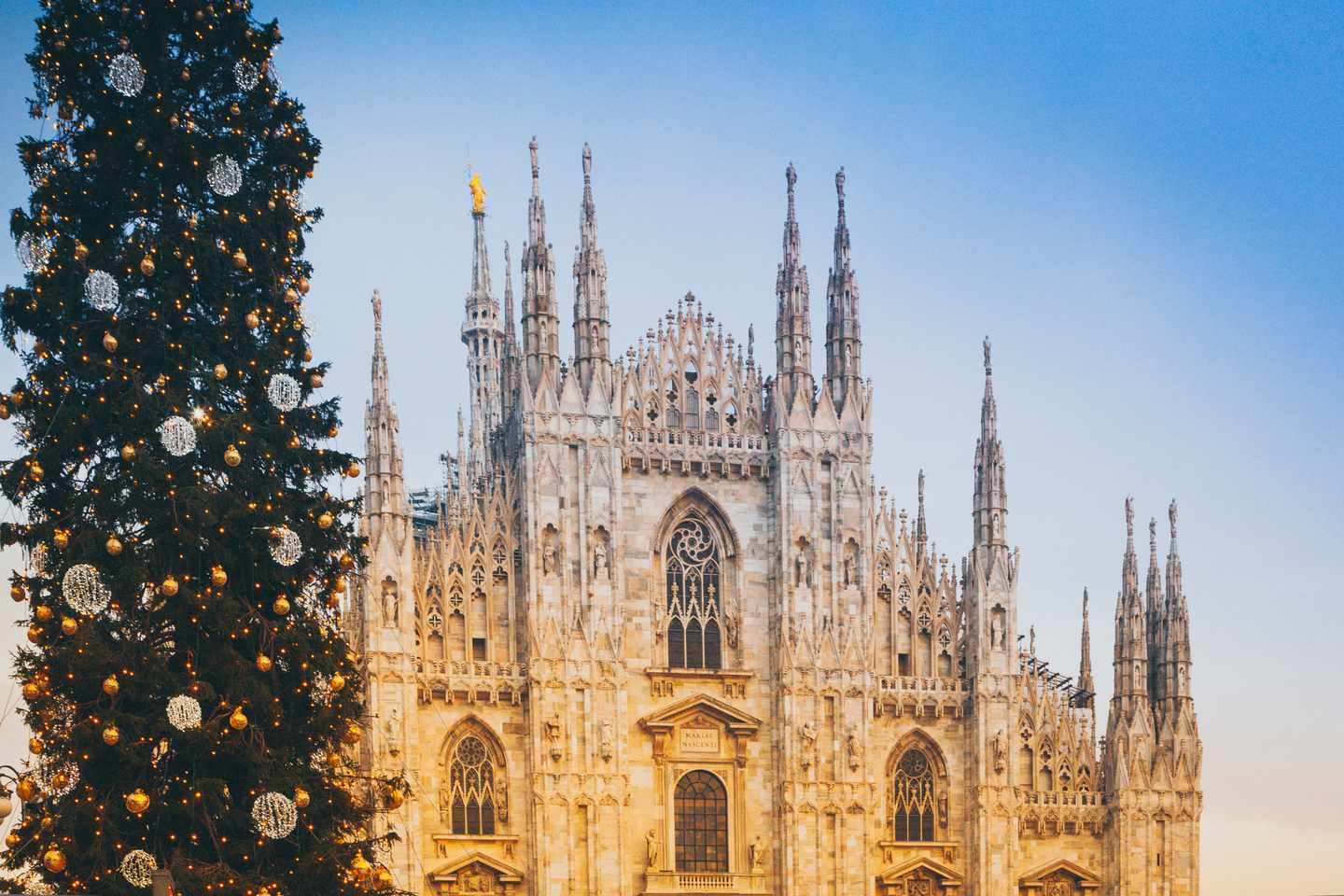 italien-mailand-kathedrale-duomo-weihnachten-g-614144664.jpg