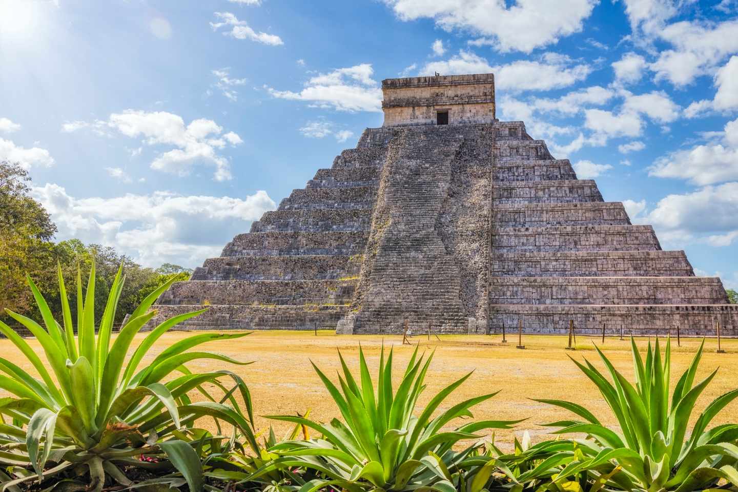 mexiko-chichen-itza-maya-g-898084778.jpg