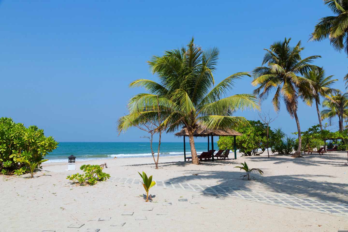 myanmar-ngwe-saung-beach-klein-g-470426292.jpg