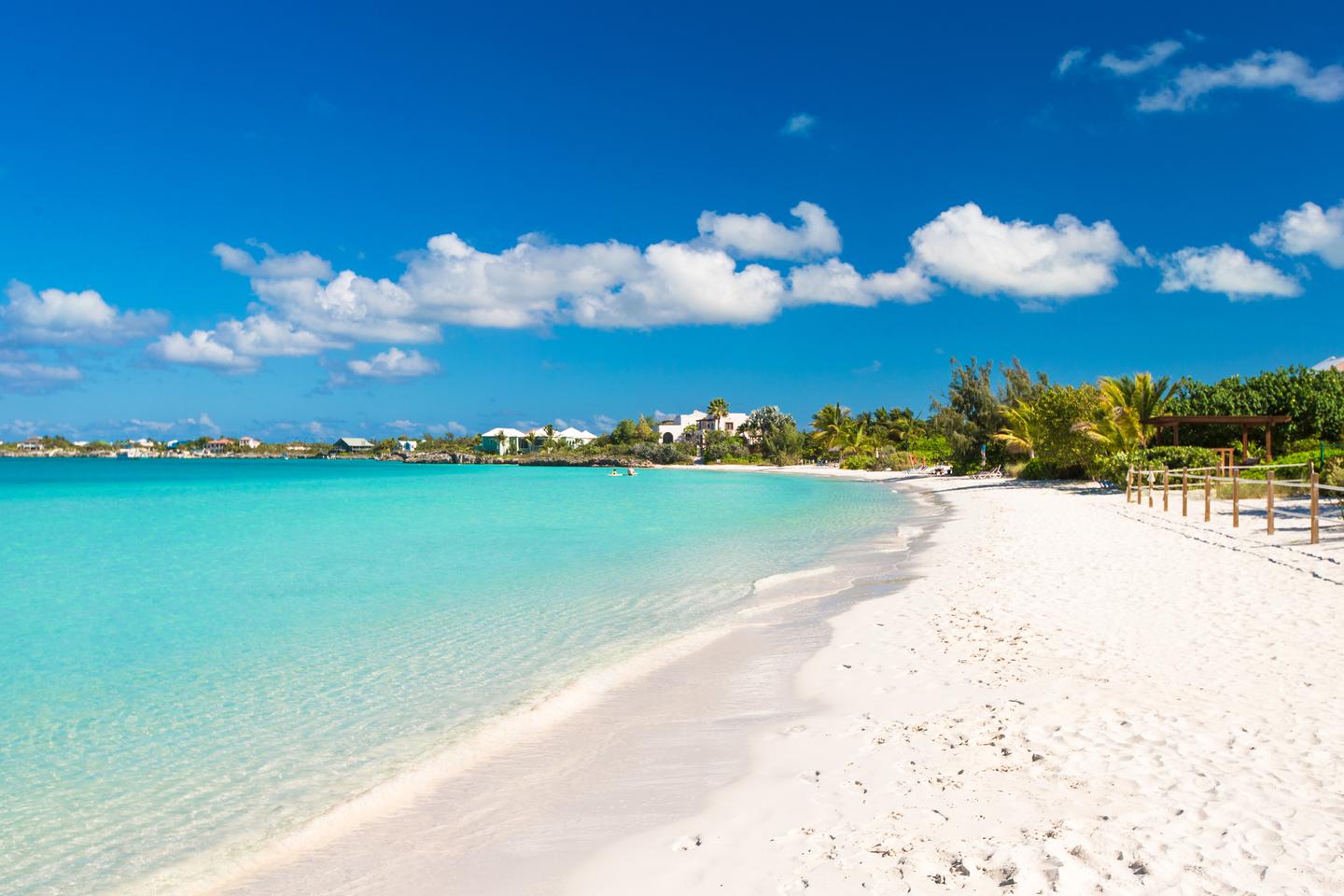 turks-caicosinseln-strand-meer-t-495691841.jpg
