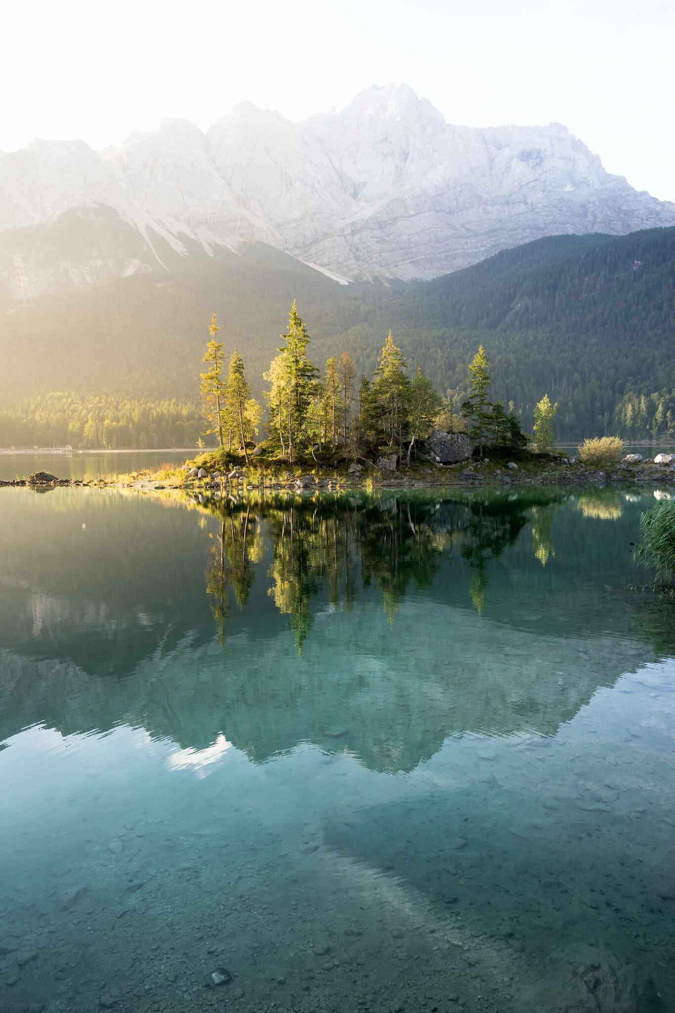 blt34ad2a922990aef9-deutschland-eibsee-1-kolkrabenjan.jpg Fotolocation in Deutschland: der tiefblaue Eibsee