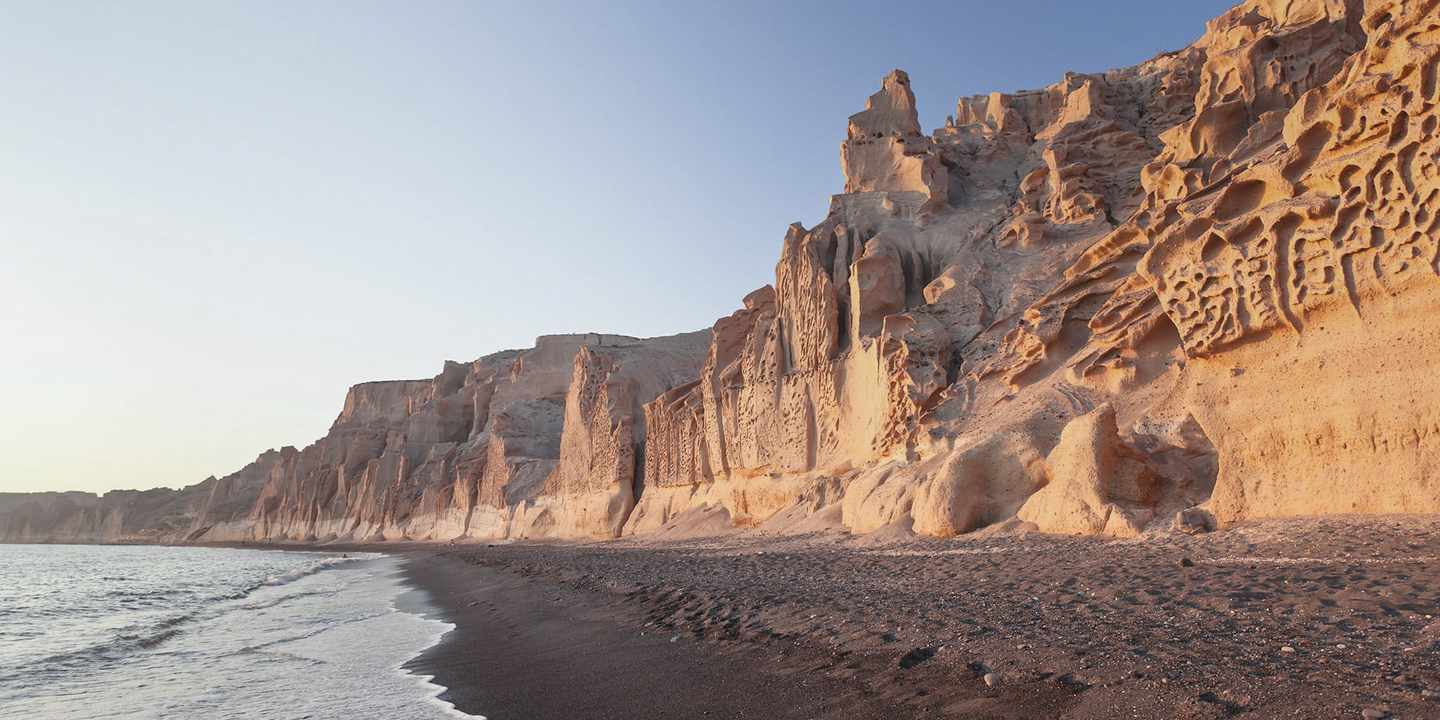 griechenland-santorini-vylchada-beach-g-508216007.jpg