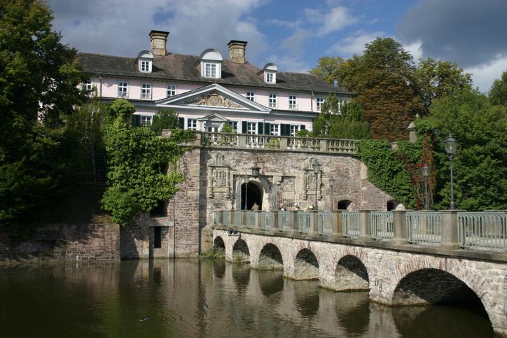 deutschland-bad-pyrmont-schloss-g-91388348.jpg