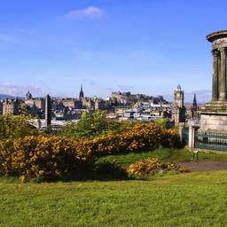 edinburgh-schloss-stadtansicht-t-493918299.jpg