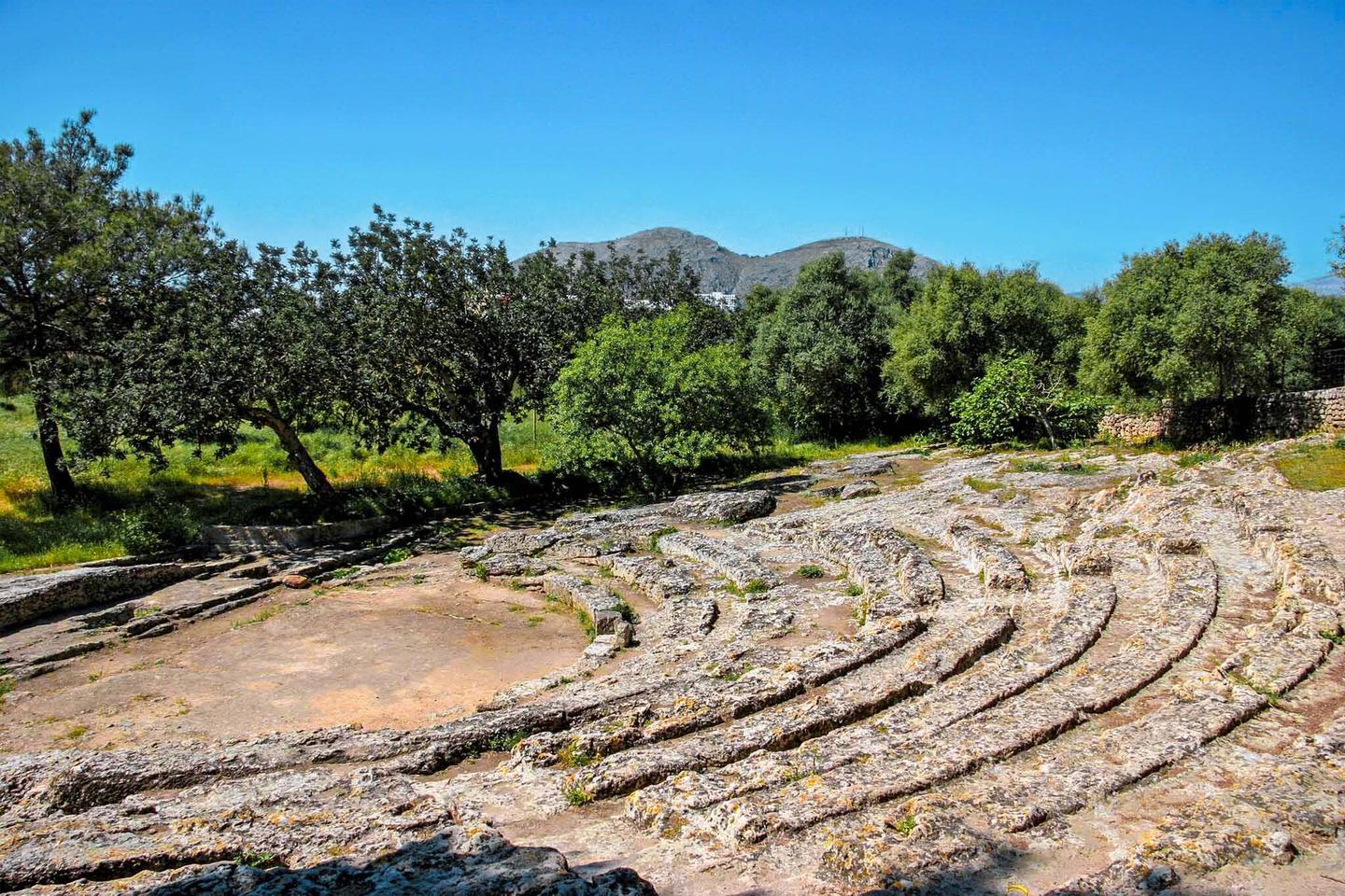 spanien-norden-alcudia-strand-roemisches-theater-von-pollentia-g-1237144198.jpg