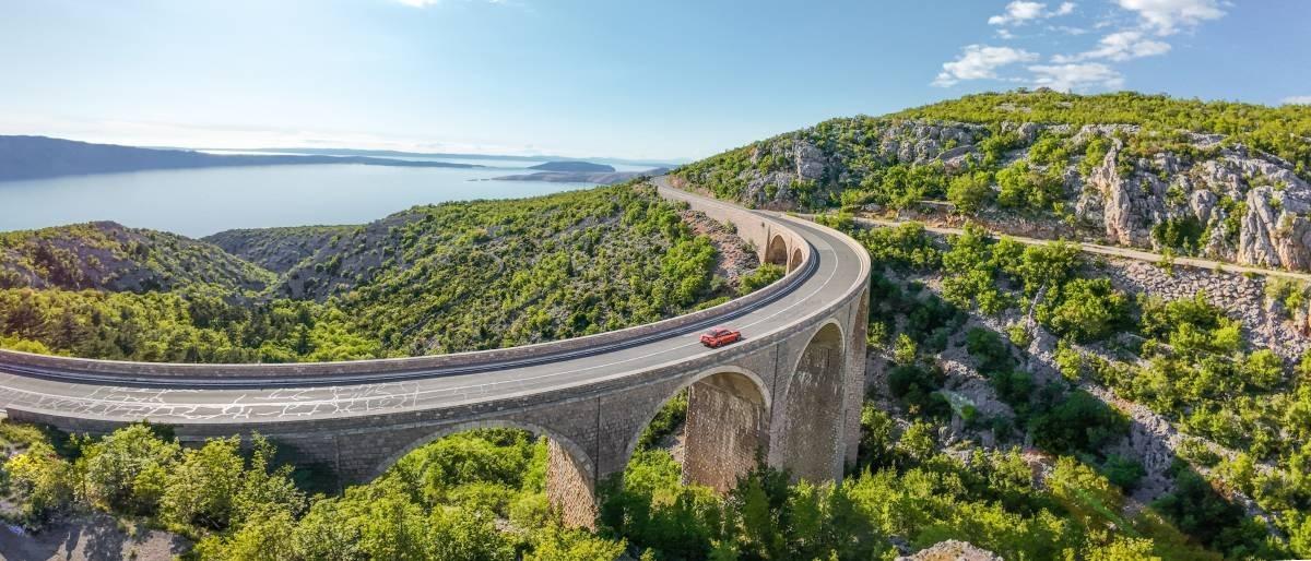 kroatien-adriakueste-gebirgsstrasse-viadukt-roadtrip-erlebnisreise-g-2152227713.jpg