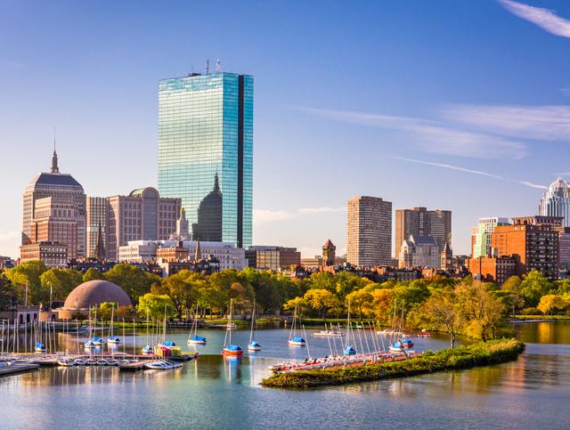 Reisekalender September. Blick auf die Skyline von Boston, Massachusetts.
