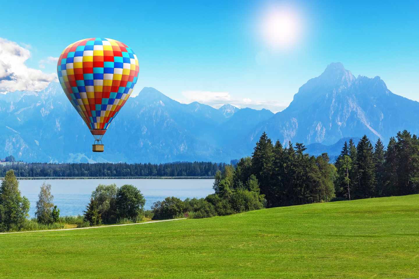 bayern-heissluftballon-alpen-g-639129782.jpg