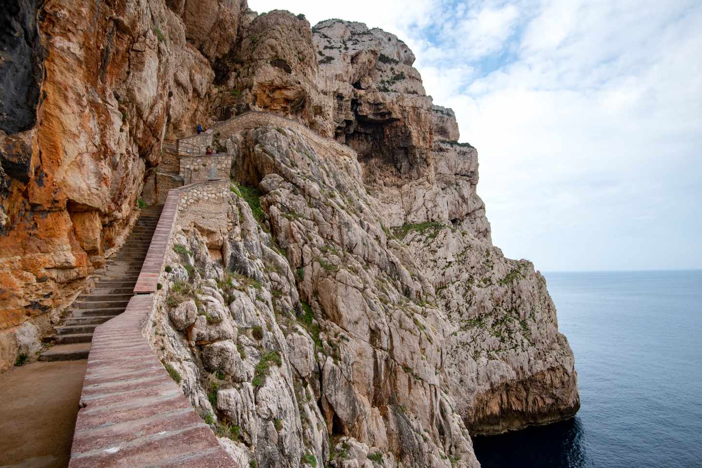 italien-sardinien-neptungrotte-aufgang-g-1749412986.jpg